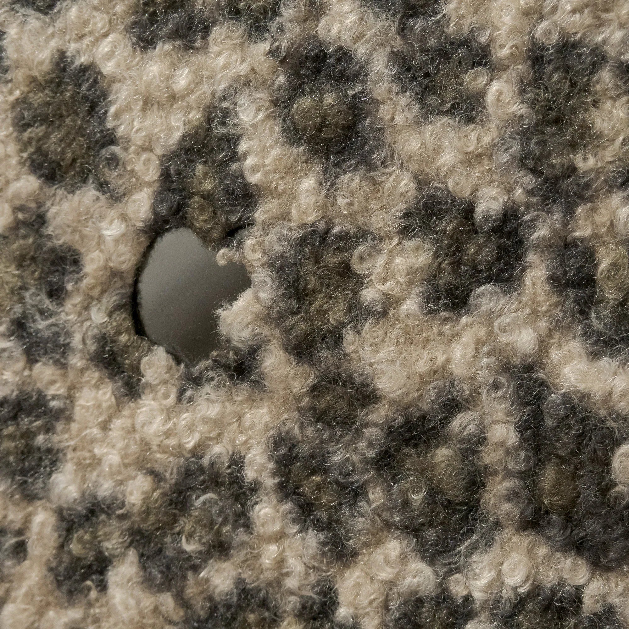 Carcasa de felpa de peluche con estampado de leopardo para MacBook, protección suave y elegante de la marca Vivaldo.