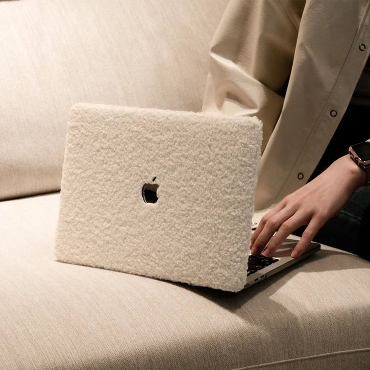 Carcasa para MacBook de Felpa de Peluche Beige - Vivaldo.