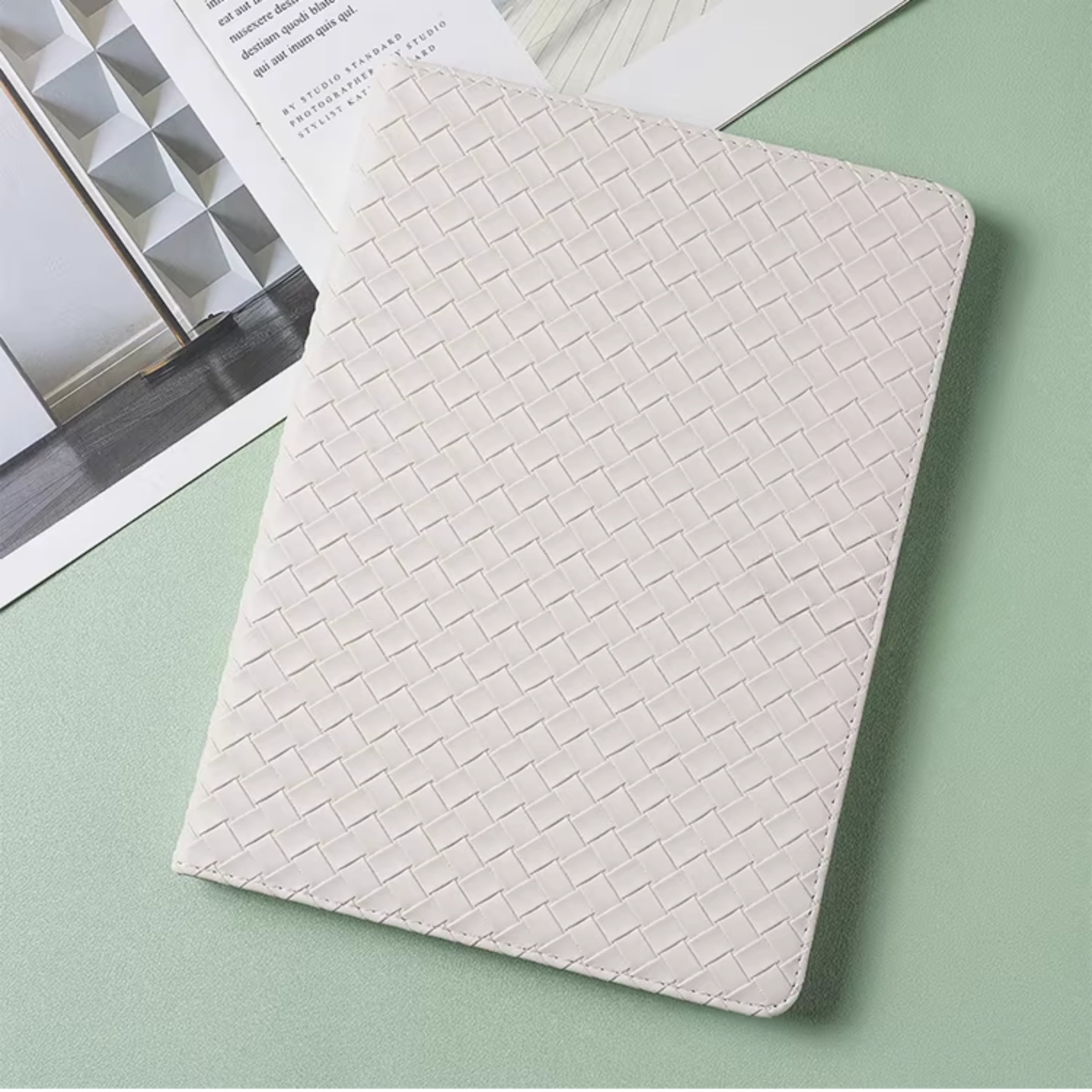 Funda para iPad de Cuero Sintético Trenzado Beige - Vivaldo