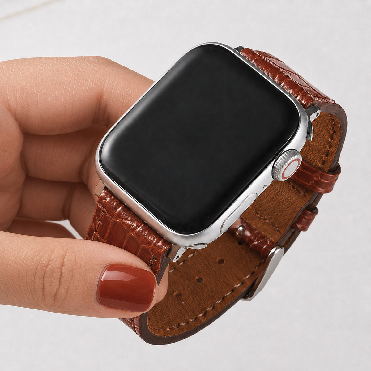 Correa de cuero con efecto cocodrilo para Apple Watch, marca Vivaldo, en color marrón oscuro, muestra textura y acabado elegante