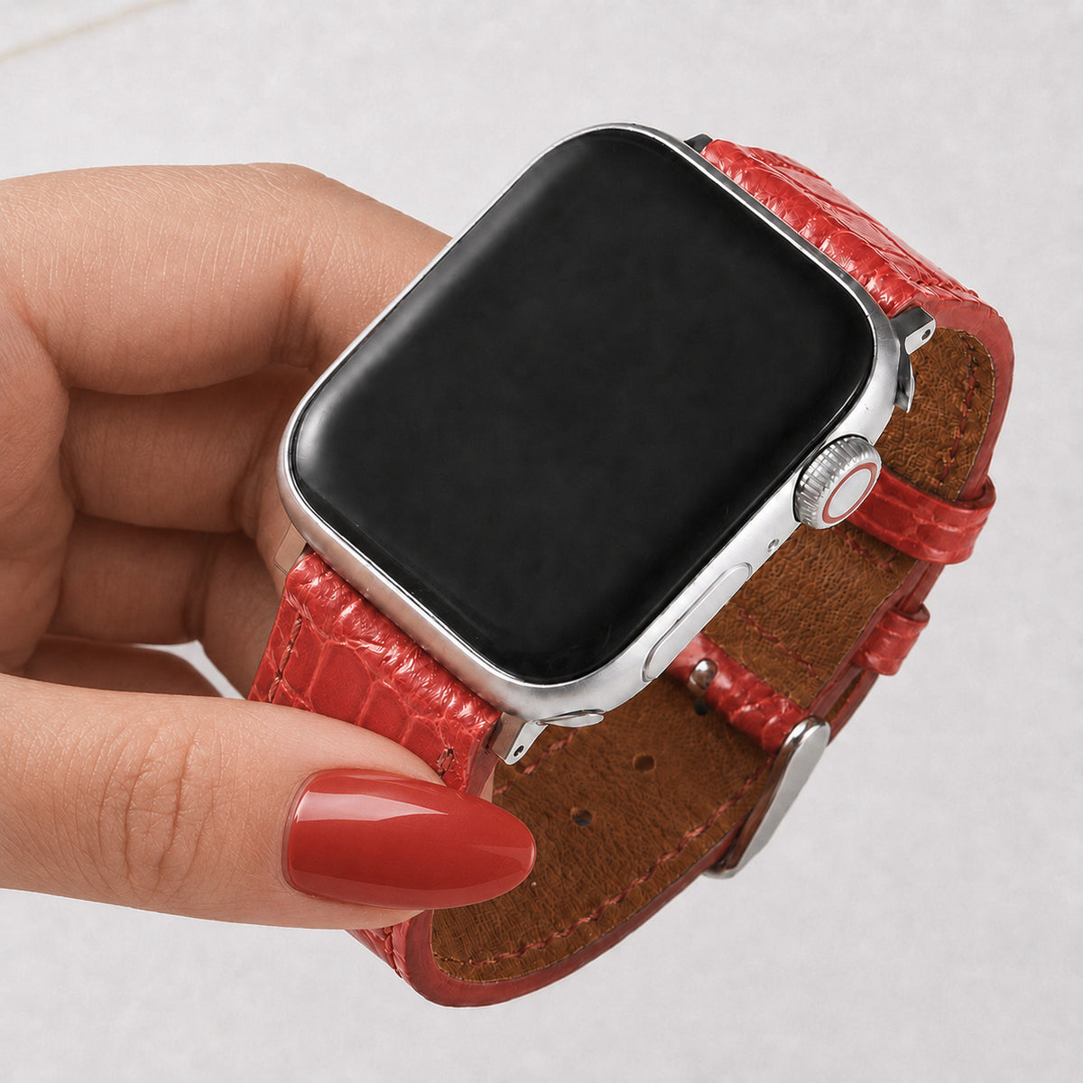 Correa de cuero con efecto cocodrilo en rojo para Apple Watch de la marca Vivaldo, mostrando el diseño de la correa.