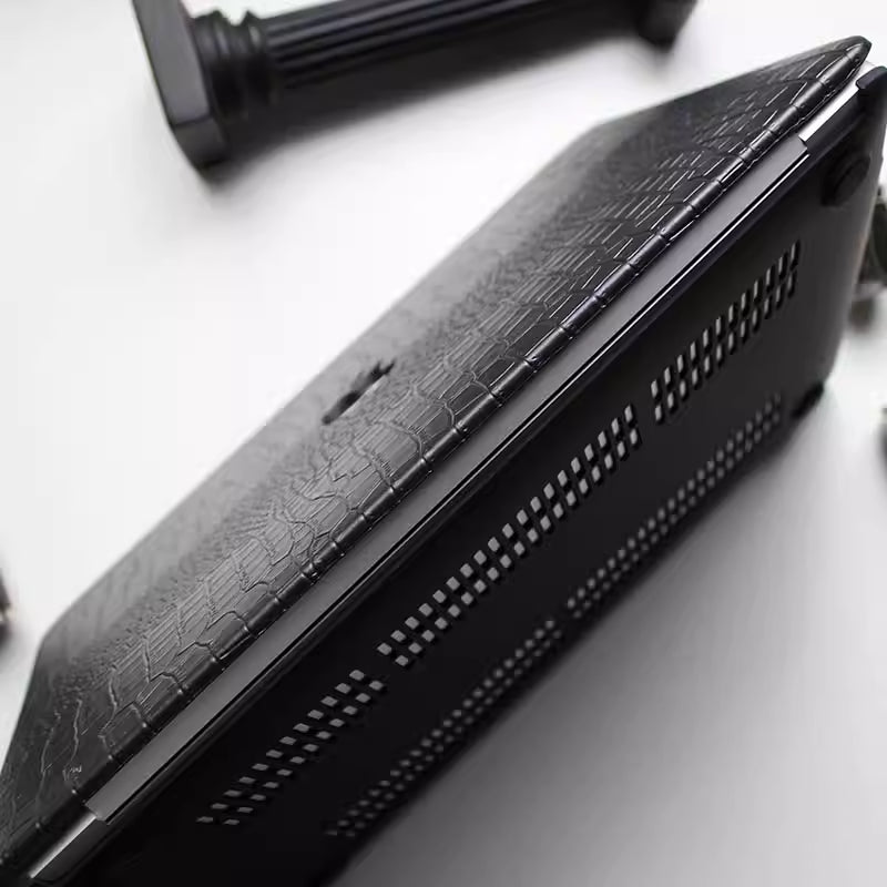 Carcasa para MacBook de Cuero Sintético de Cocodrilo Negro