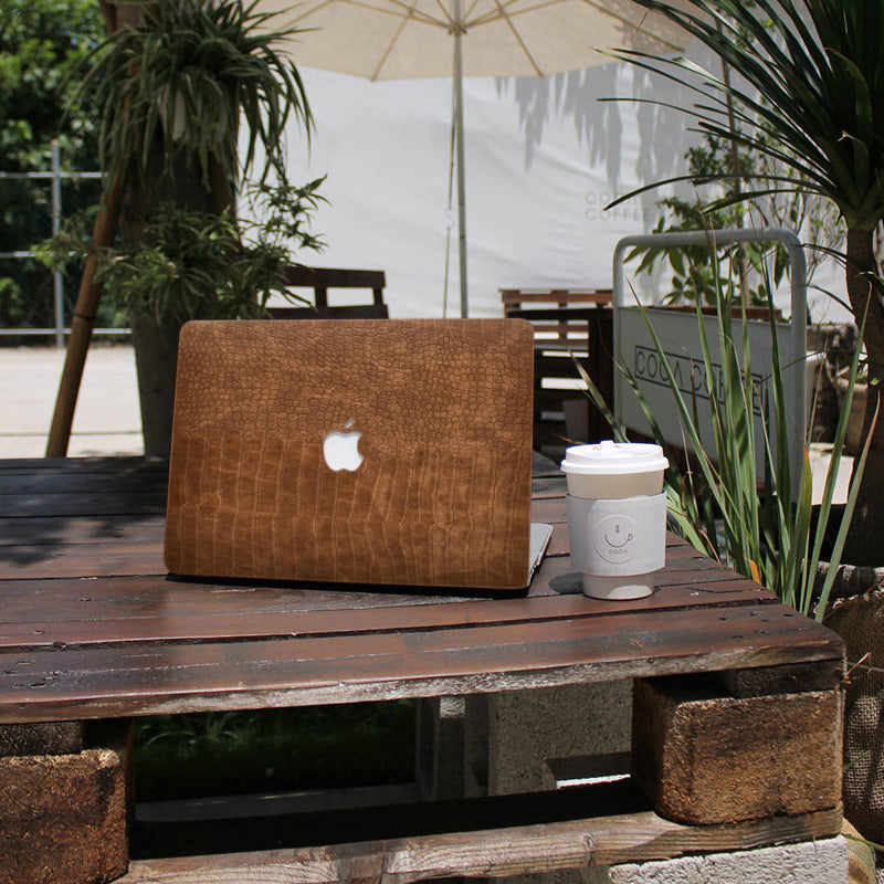 Carcasa para MacBook de Cuero Sintético de Cocodrilo Marrón Antique - Vivaldo