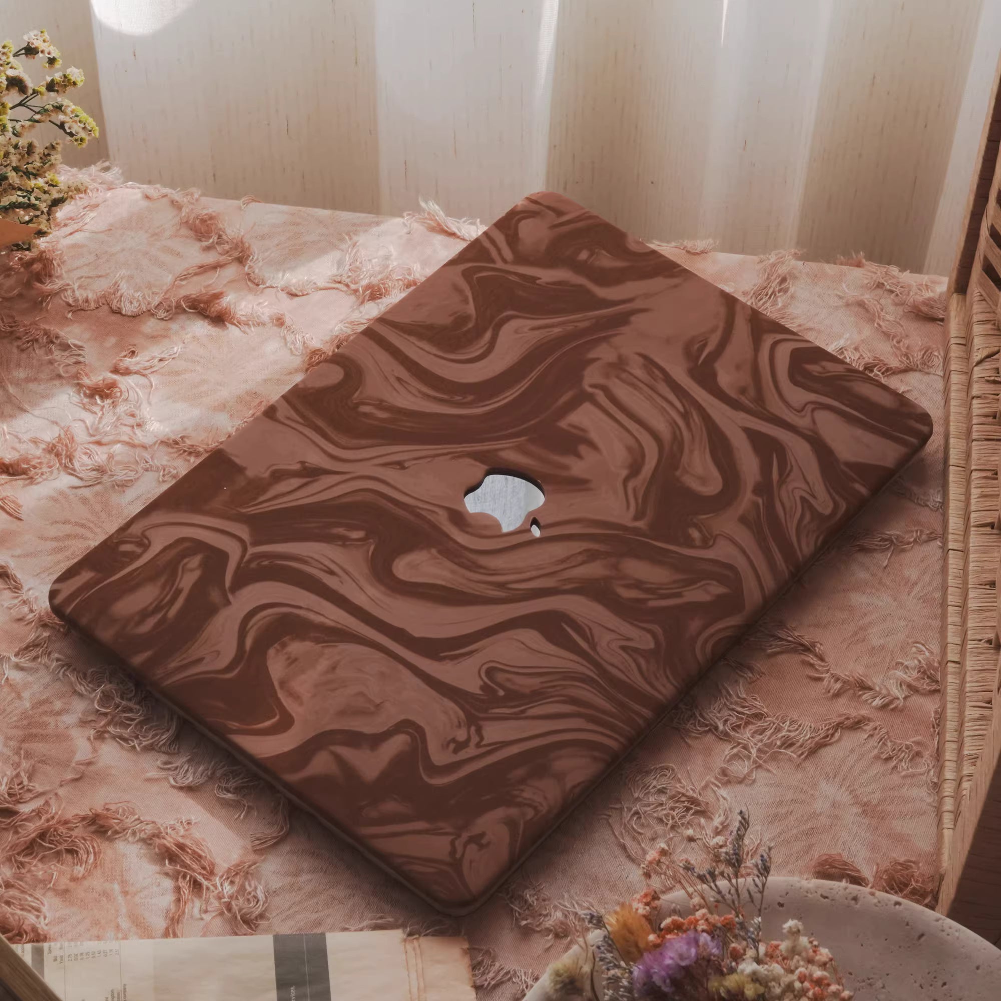 Carcasa para MacBook con Efecto Nacarado Marrón "Tierra Serena"