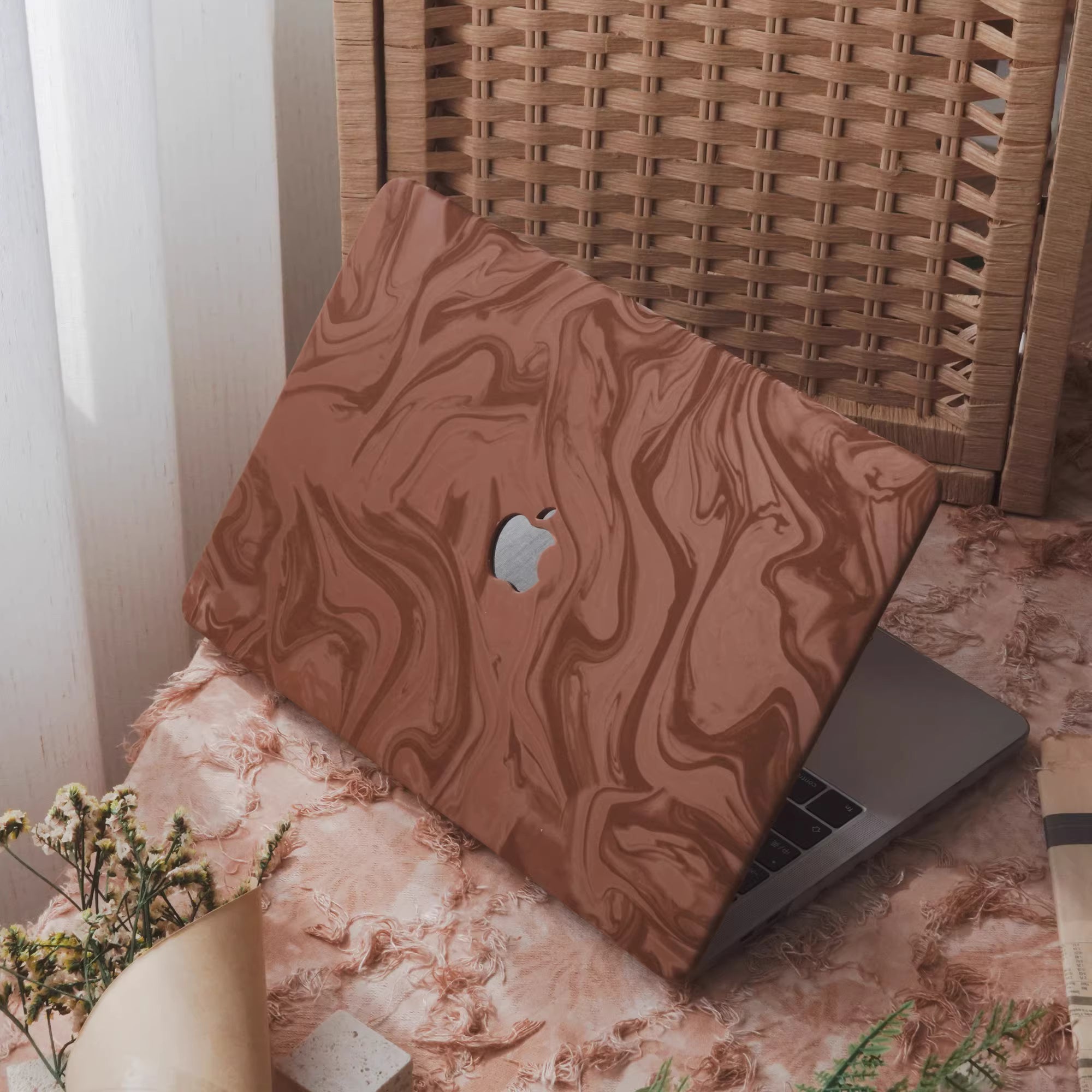Carcasa para MacBook con Efecto Nacarado Marrón "Tierra Serena"