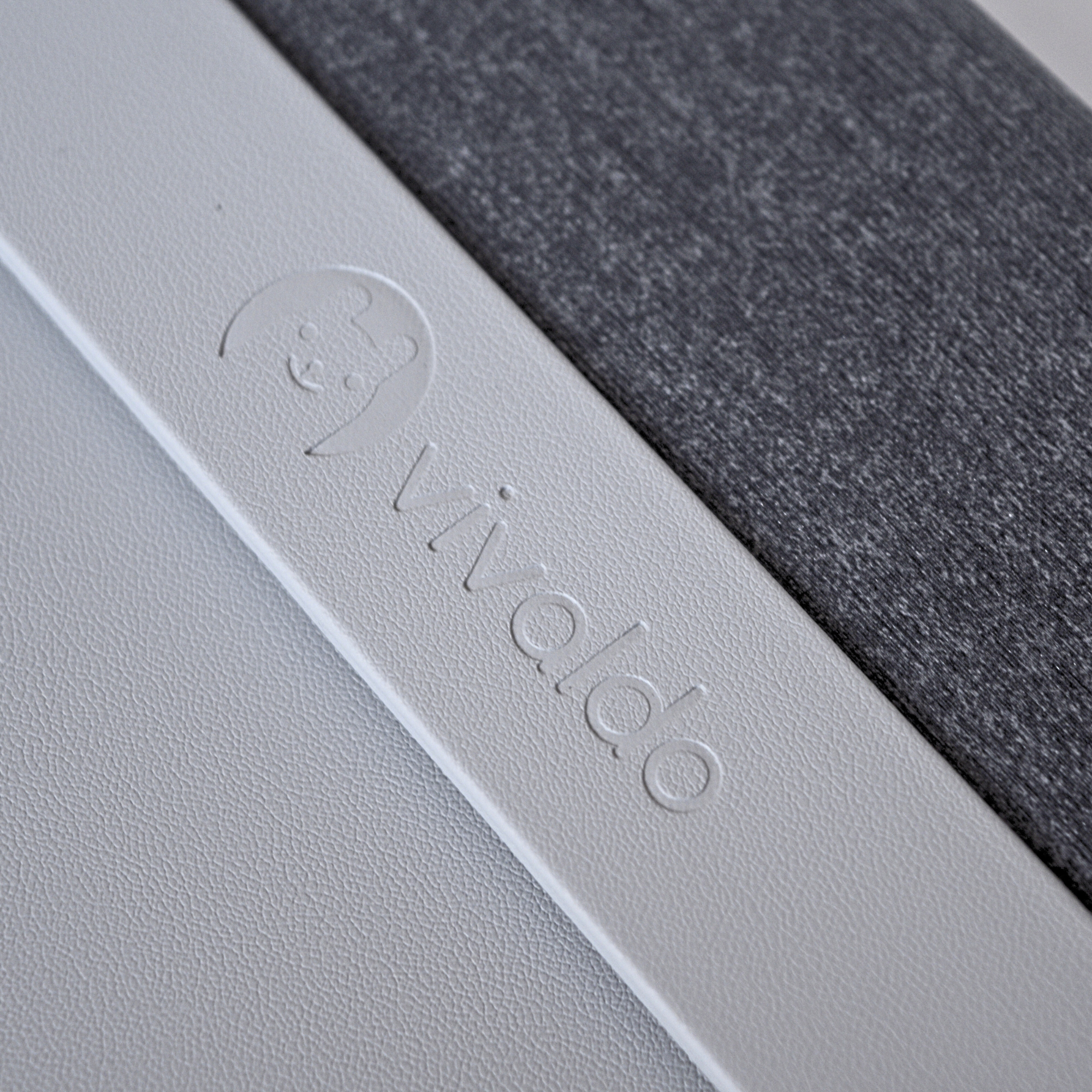 VoltSleeve Funda para Portátil con Carga Inalámbrica