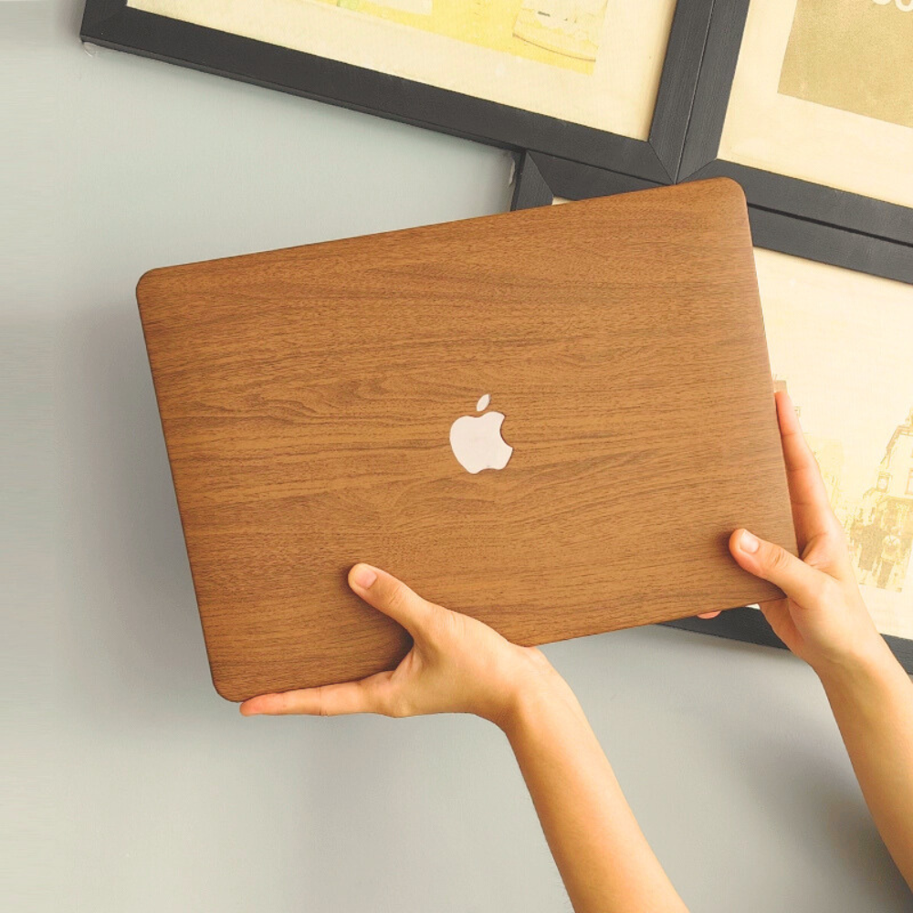 Carcasa para MacBook con Textura de Madera en Cuero Sintético "Beech Noir" - Vivaldo.
